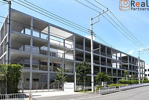 横浜市立子安小学校 徒歩7分。 520m