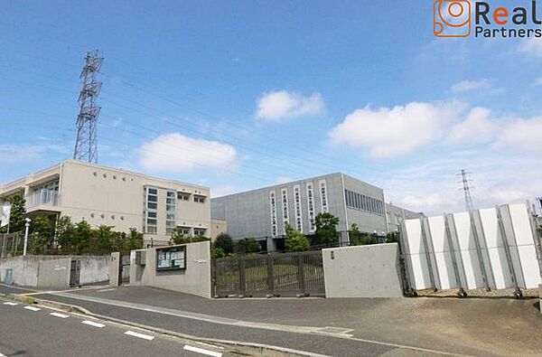 横浜市立あかね台中学校 徒歩29分。 1900m