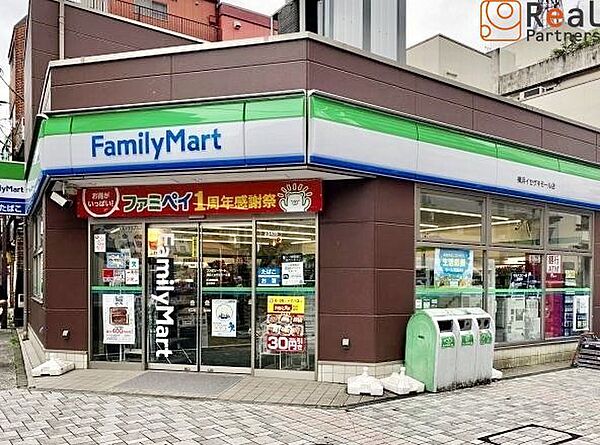 ファミリーマート横浜イセザキモール店 徒歩2分。 130m