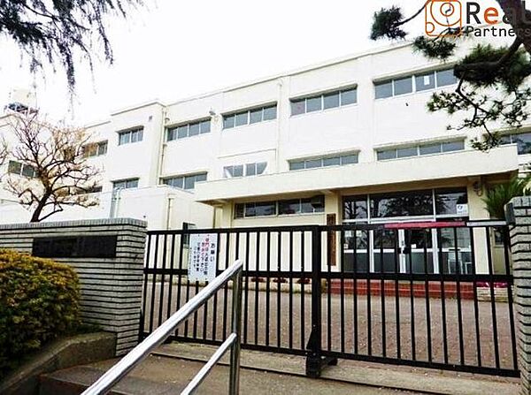 横浜市立上末吉小学校 徒歩14分。 1060m