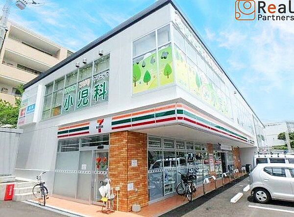 セブンイレブン横浜藤が丘1丁目店 徒歩4分。 320m