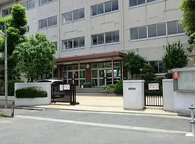 新宿中学校（665m）