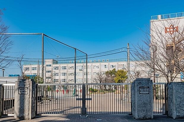 足立区立第十四中学校(637m)