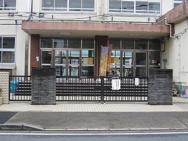 足立区立東渕江小学校（1900m）