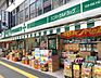 周辺：ユニバーサルドラッグ綾瀬店（322m）