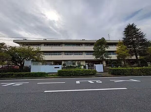 見明川中学校(640m)