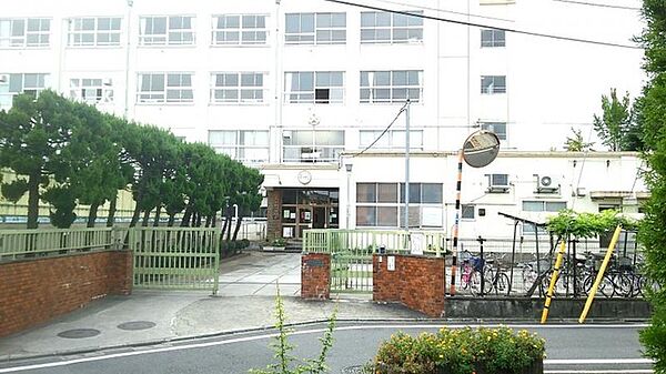 足立区立花畑北中学校（260m）