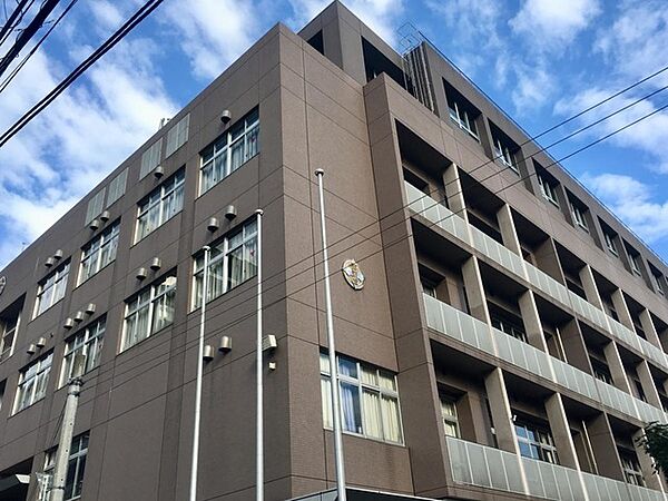 荒川区立諏訪台中学校（531m）