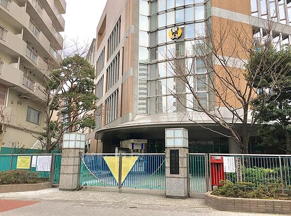荒川区立峡田小学校（660m）