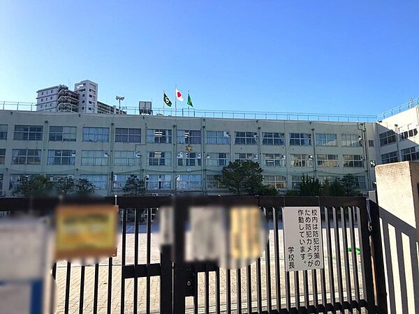 荒川区立第一中学校（880m）