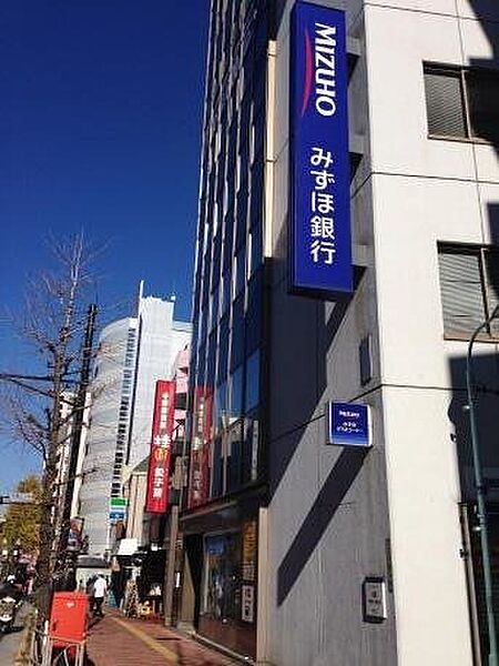 みずほ銀行本郷支店（330m）