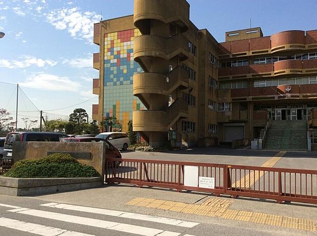 越谷市立千間台中学校(900m)
