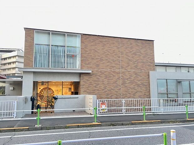 栄町保育園(76m)