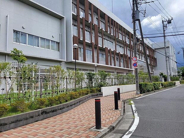 足立区立江北桜中学校(700m)