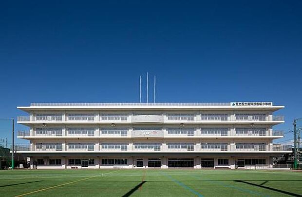 足立区立鹿浜五色桜小学校(600m)