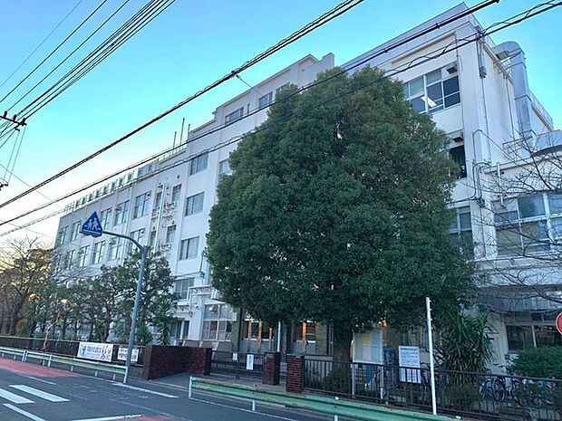 足立区立伊興中学校(400m)