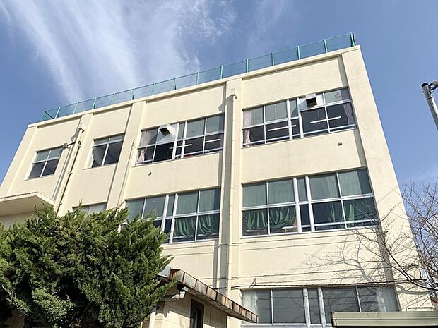足立区立栗原小学校(650m)