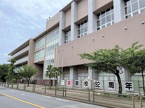 足立区立西新井小学校（516m）