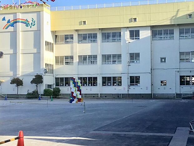 足立区立平野小学校(550m)
