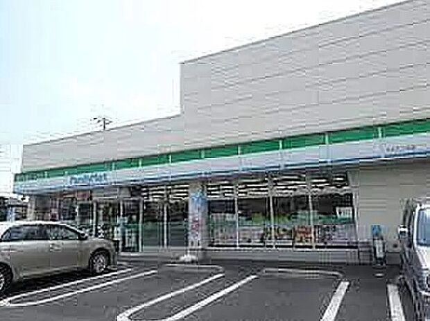 ファミリーマート江北三丁目店（500m）
