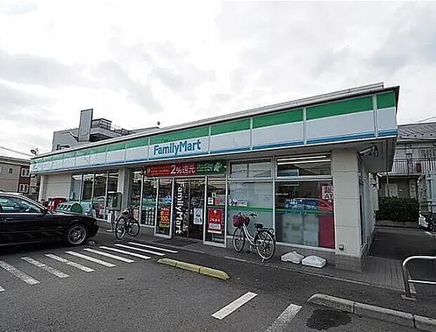 ファミリーマート草加稲荷店（350m）