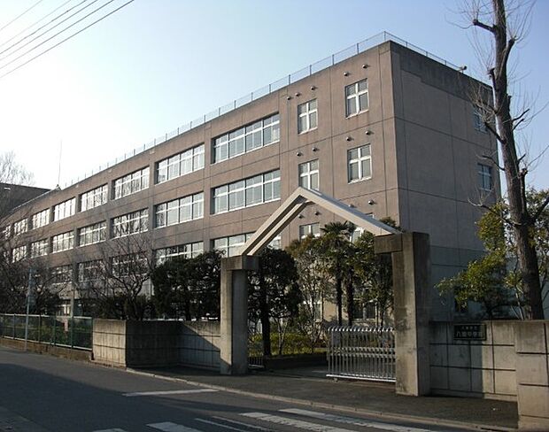 八潮市立八幡中学校(1559m)