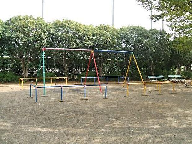 新郷公園(153m)