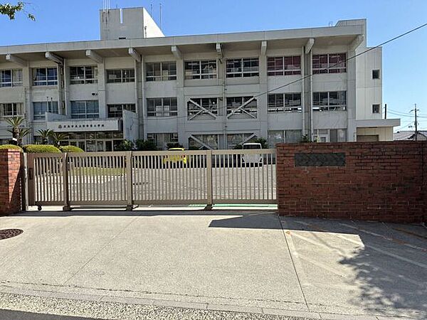 広島市立五日市東小学校 810m