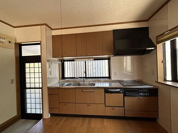 IHクッキングヒーター付きで便利なキッチンです。