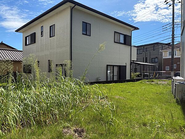 現地(2026年8月)撮影　東面のお庭スペース