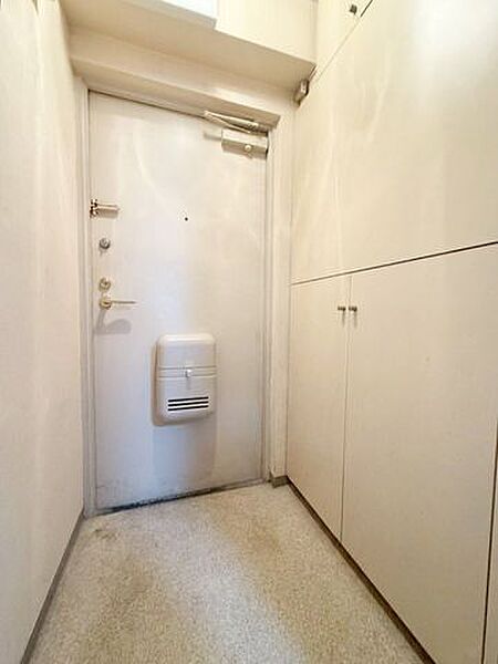 建具・シューズボックス新調。※AI加工画像につき現状と異なります