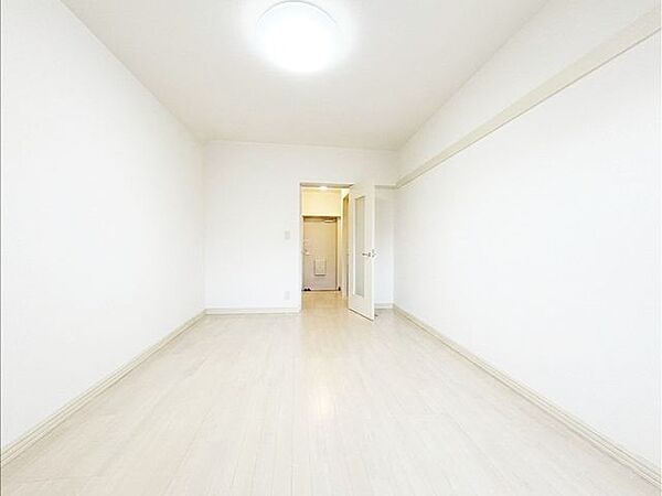 南向き、全室フローリング仕様。※AI加工画像につき現状と異なります