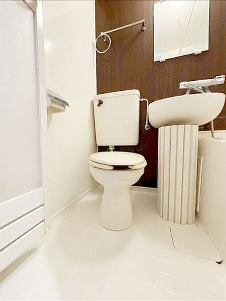 給湯完備のユニットバス。※AI加工画像につき現状と異なります