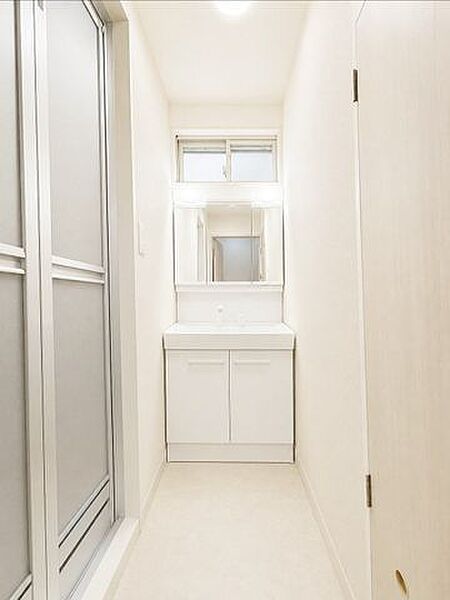 洗面化粧台新調、独立型。※AI加工画像につき現状と異なります