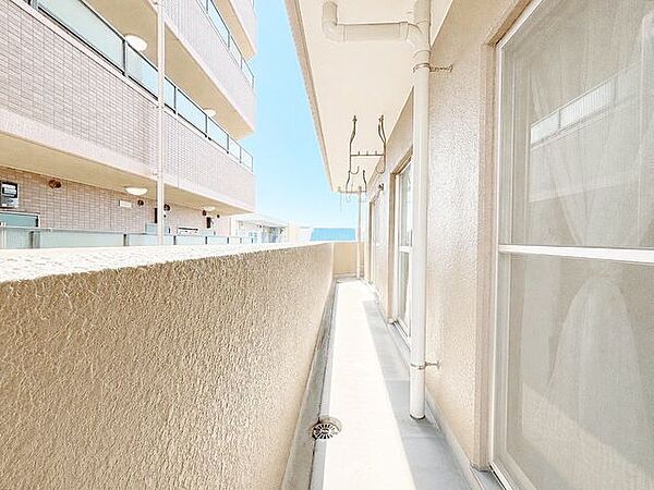 2面・L字型バルコニー。※AI加工画像につき現状と異なります