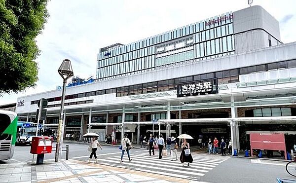 吉祥寺駅(JR東日本 中央本線) バス4分。 2050m