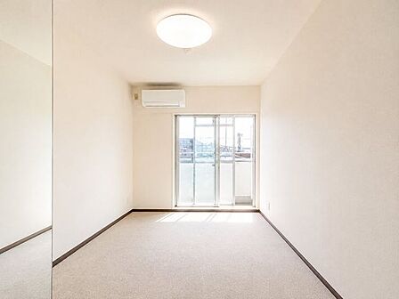 エアコン、照明器具完備。※AI加工画像につき現状と異なります