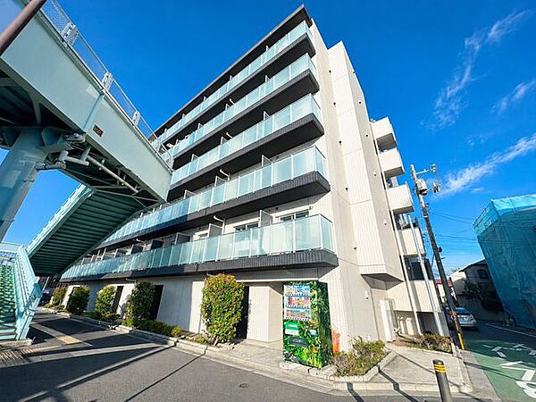 外観タイル張り。オートロック・防犯カメラ完備。※AI加工画像につき現状と異なります