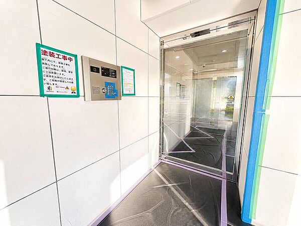 防犯カメラ・有人警備・管理人日勤。※AI加工画像につき現状と異なります