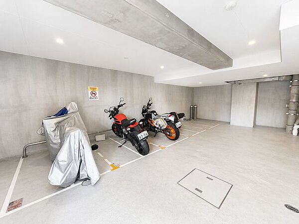 バイク置き場。※AI加工画像につき現状と異なります
