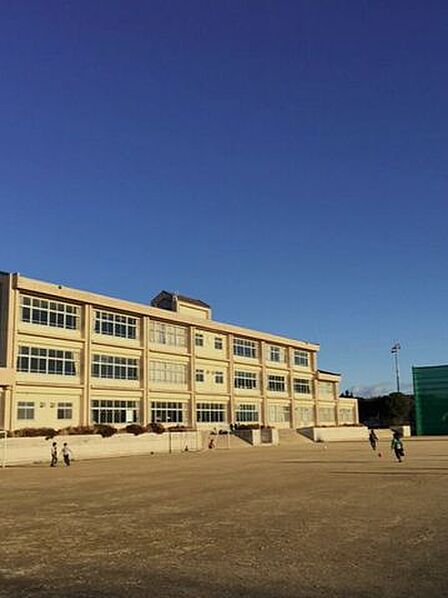 練馬区立南が丘小学校 徒歩2分。 110m