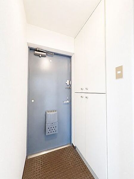 シューズボックスあり。ダブルロックキー採用。※AI加工画像につき現状と異なります