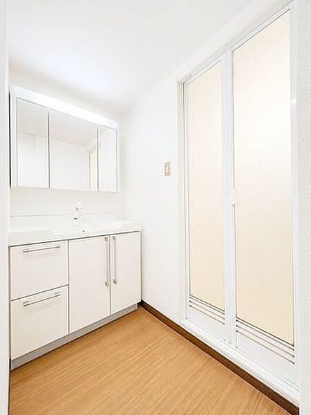 独立洗面所あり。※AI加工画像につき現状と異なります