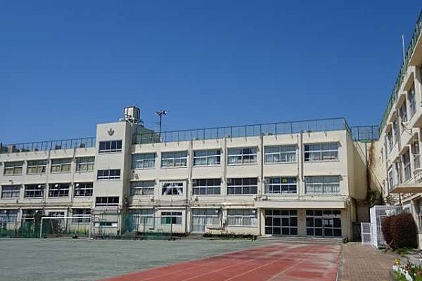 世田谷区立松沢中学校 徒歩4分。 400m
