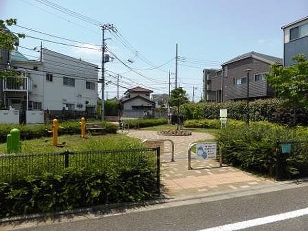 世田谷区立南烏山三角公園 徒歩2分。 160m
