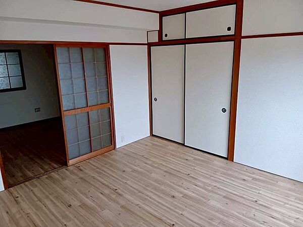 ◆8帖もの広さを兼ね備えておりますのでゆったりと過ごせそうですね♪収納もしっかり確保されておりますので嬉しいポイント。