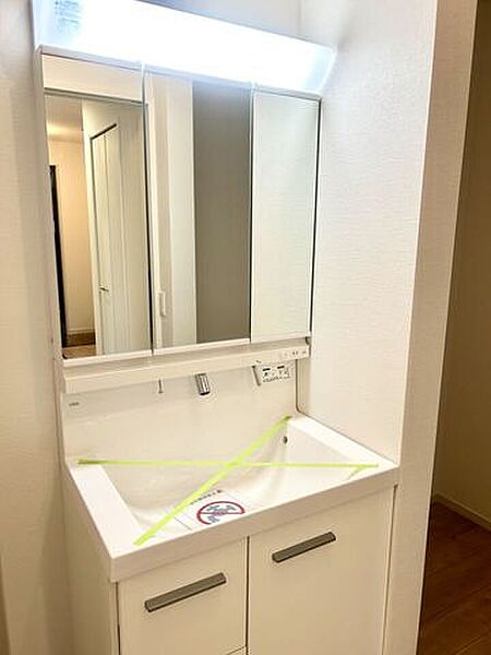 ◆白を基調とした清潔感あふれる洗面所