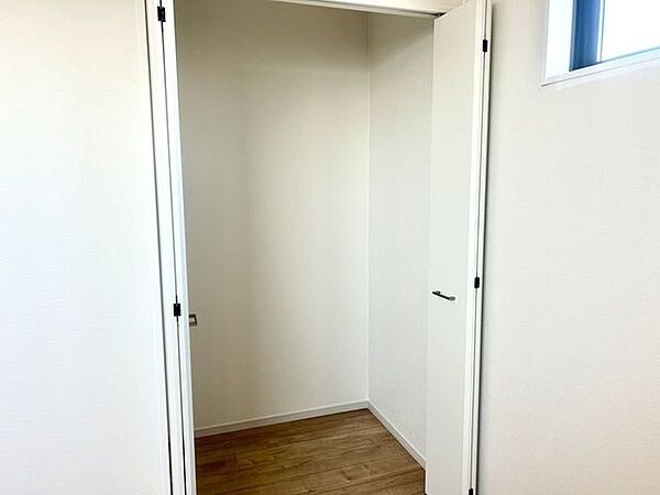 ◆3階南側洋室の収納収納もしっかり確保されております。