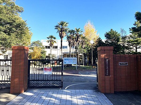 名古屋市立瑞穂ヶ丘中学校 880m