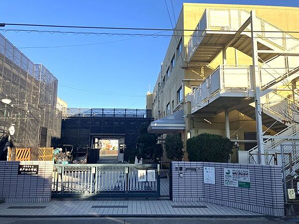 名古屋市立井戸田小学校15学級程度の中規模校です。低学年から英語に親しみ、高学年では英語で学校・地域紹介を行うなど、段階的な英語活動を実施。アットホームな雰囲気で、地域・保護者と連 480m